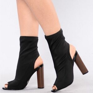 NWOT
Kingdom Rise Booties- Tan
open toe open heel
Women’s Size 9